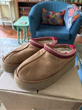 UGG Tazz Platform Slippers Chestnut Suede Size 9 Style S/N 1122553